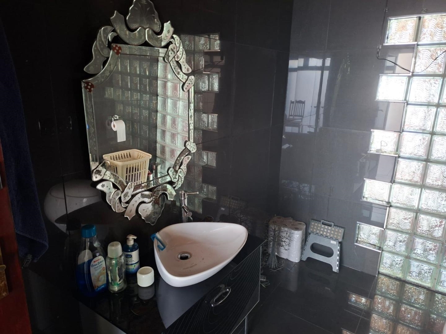 5 Bedroom Property for Sale in Protea Heights Western Cape